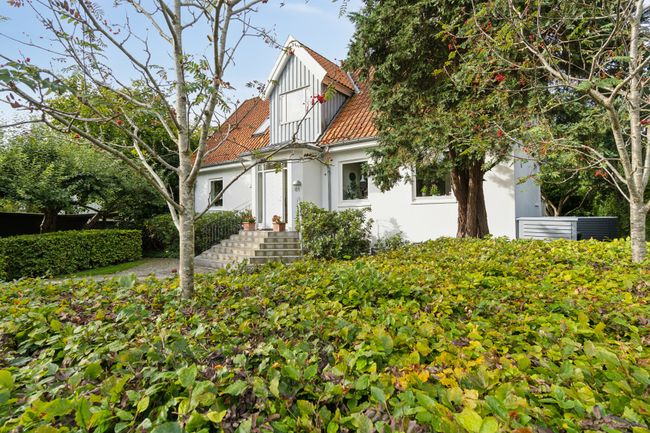 Slotsvej 81, 2920 Charlottenlund